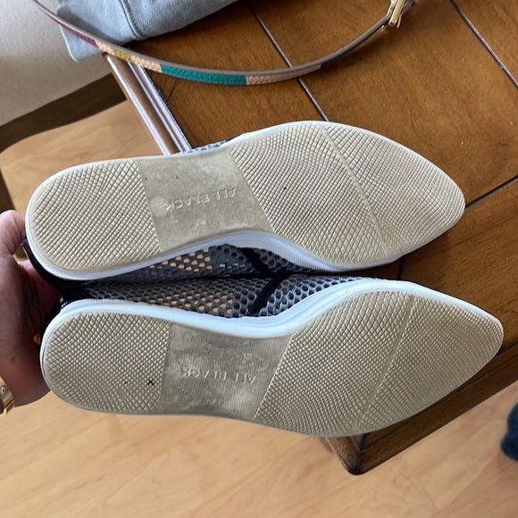 BRAND: ALL BLACK. Grey mesh and black accent slip ons. Size 7 in great condition - Picture 4 of 7